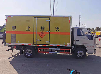 桓台爆破器材运输车技术升级与安全合规新趋势